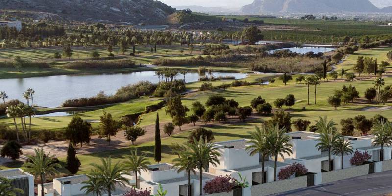 Ön Spanyolországban keresi álmai lakhelyét? A La Finca Golfban eladó új építésű villáink minden igényt kielégítenek