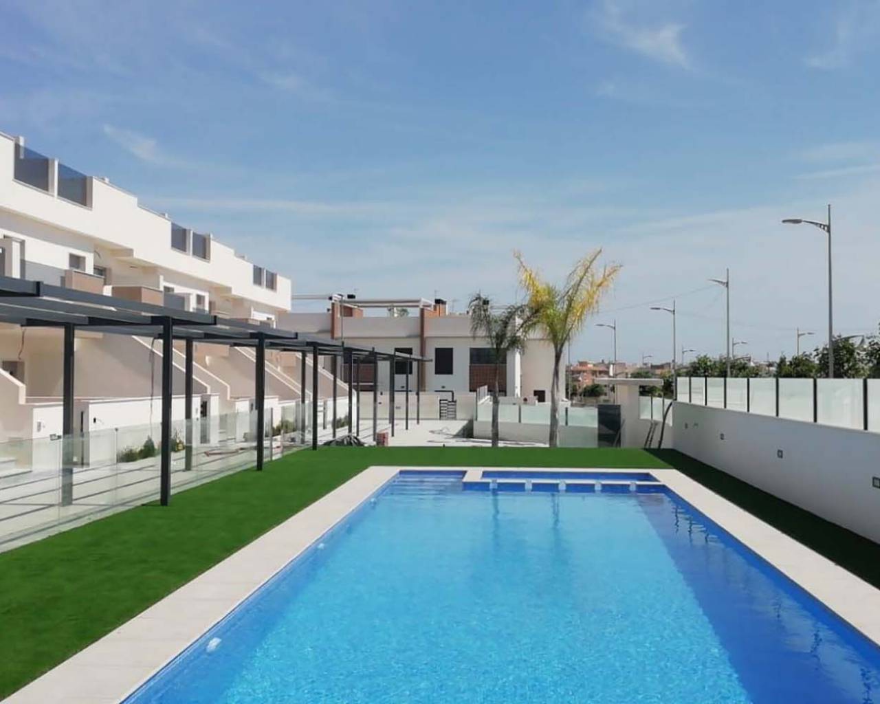Apartamento de obra nueva con piscina comunitaria en venta en Pilar de la Horadada, Alicante