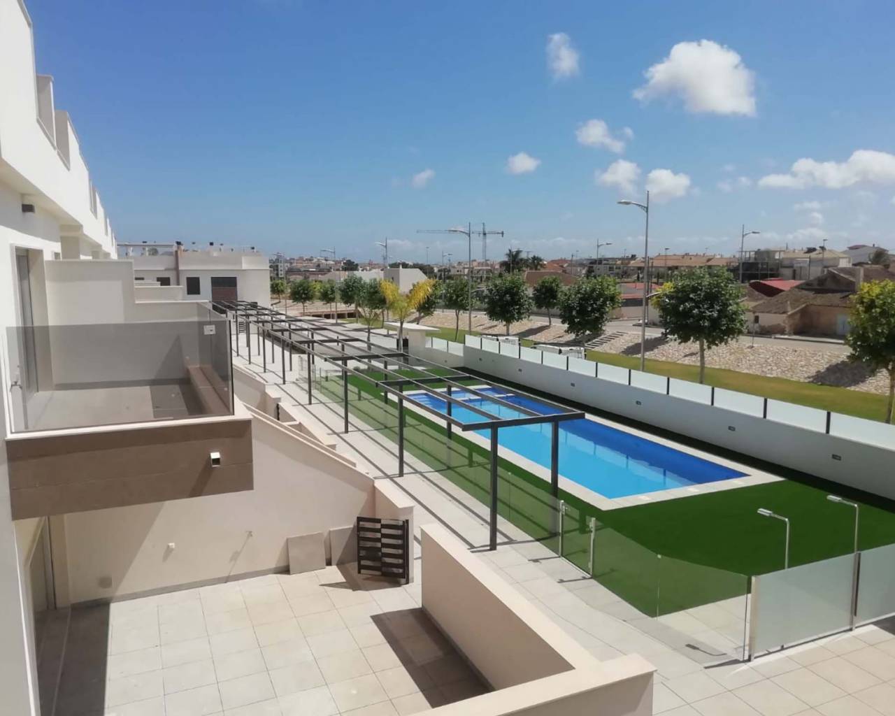 Apartamento moderno con piscina comunitaria en venta en Pilar de la Horadada, Alicante