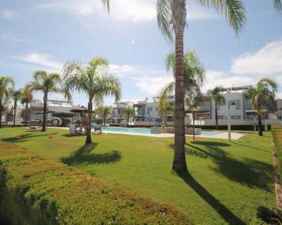 Apartamento moderno con piscina comunitaria en venta en Torrevieja, Alicante