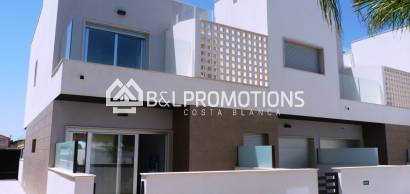 Casa adosada / Duplex - Nueva construcción -
            San Javier - B208