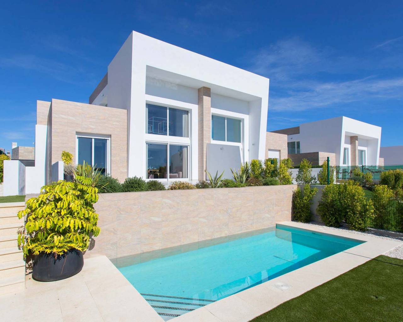 Casa esquinera con piscina en venta en Algorfa, Alicante 