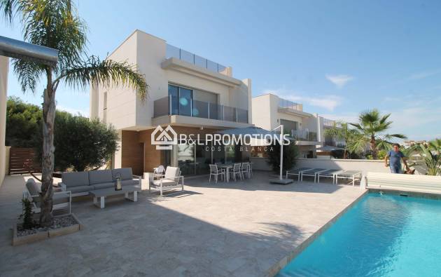 Chalet independiente - Reventa - San Miguel de Salinas -
                San Miguel de Salinas