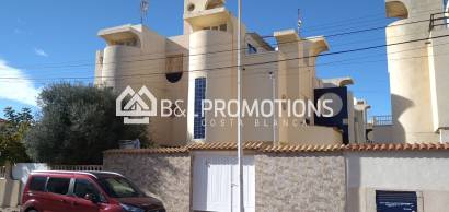 Geschakelde woning / duplex - Lange termijn verhuur -
            Torrevieja - AL123