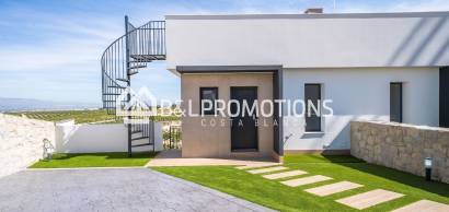 Half vrijstaande villa - Nieuwbouw -
            Alicante - V671