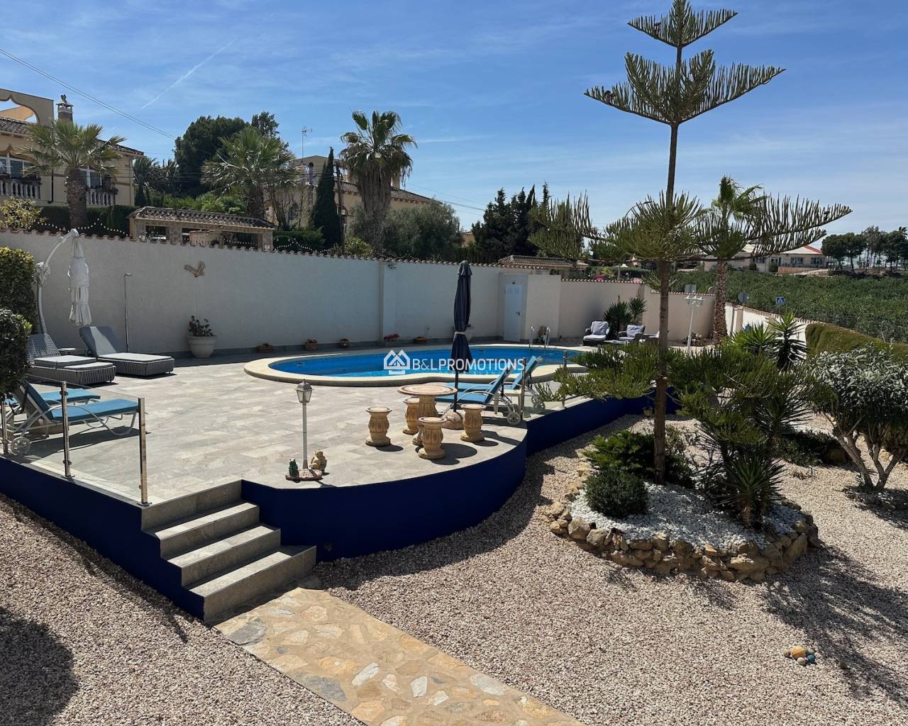 Használt ingatlan - Villa -
Alicante - Algorfa