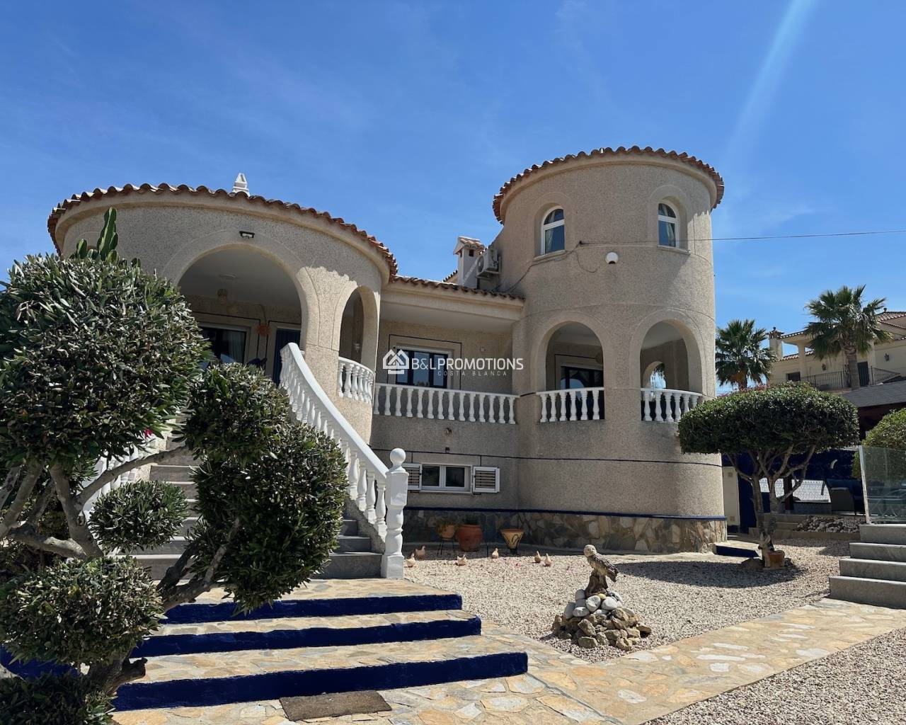 Használt ingatlan - Villa -
Alicante - Algorfa