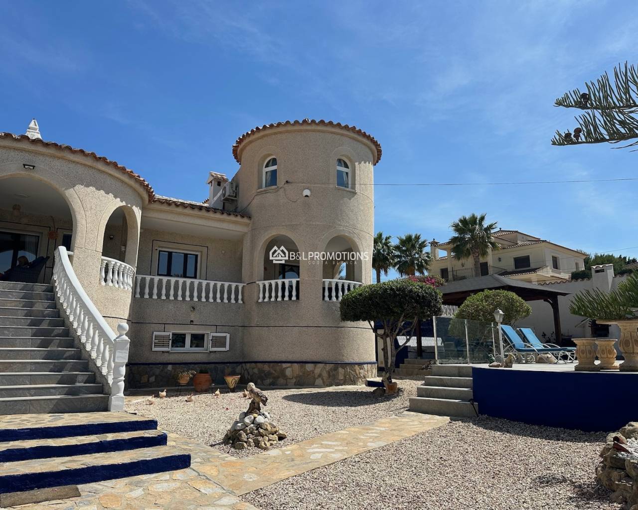 Használt ingatlan - Villa -
Alicante - Algorfa