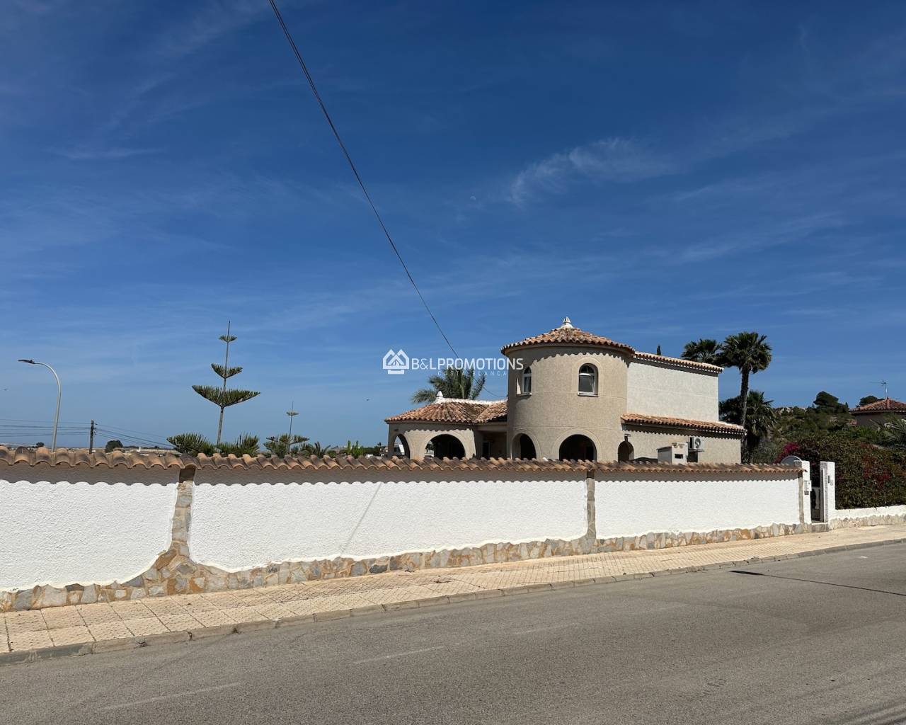 Használt ingatlan - Villa -
Alicante - Algorfa