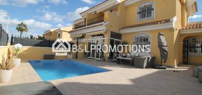 Ikerház - Használt ingatlan -
            Orihuela Costa - R541