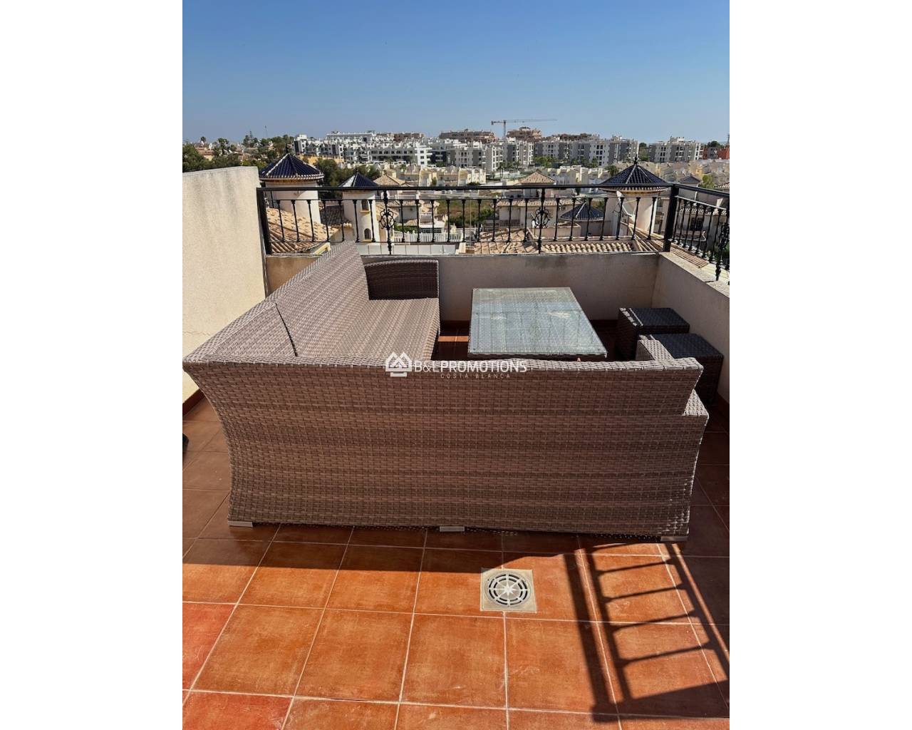 Lange termijn verhuur - Geschakelde woning / duplex -
Orihuela Costa - Villamartin