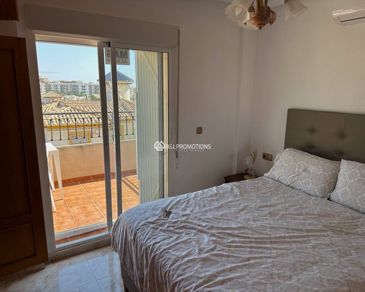 Location long terme - Maison jumeleé / Duplex -
Orihuela Costa - Villamartin