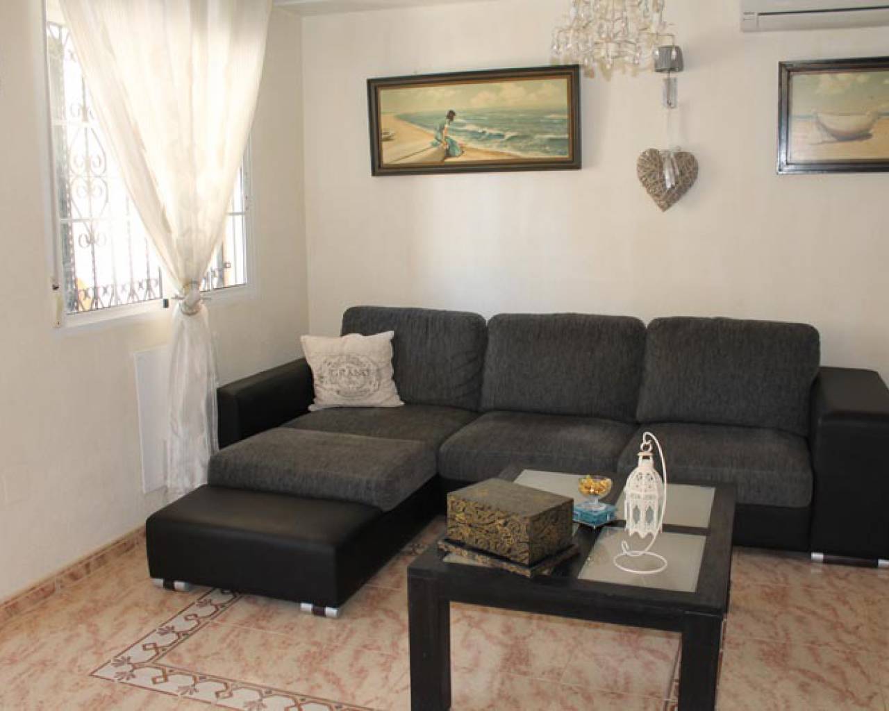 Múltiple Colectivo Plano Spacious corner house to rent for long term in El Galan