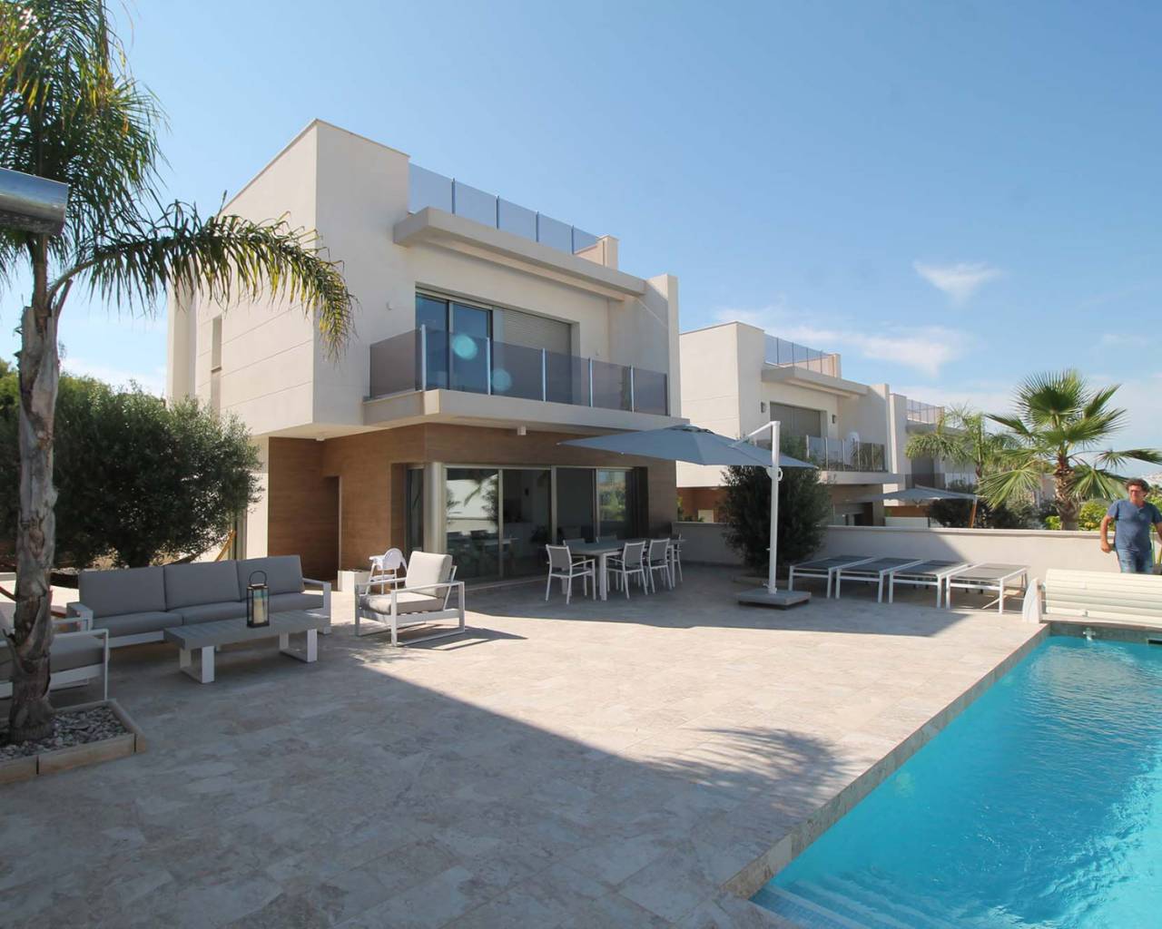 Luxury villa with private pool for sale in San Miguel de Salinas Alicante 