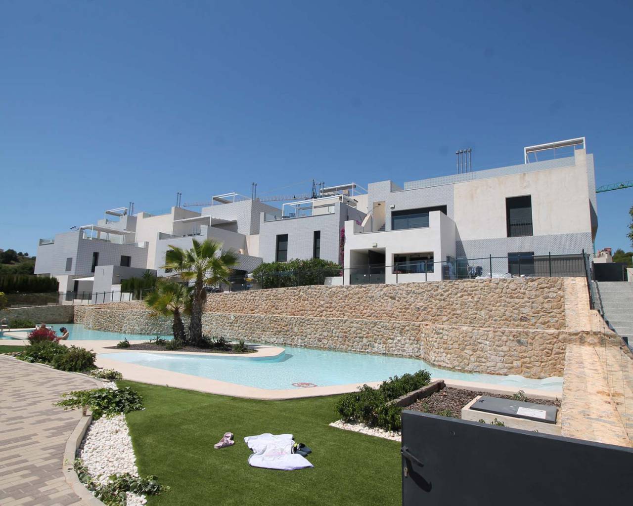 Moderne villa jumelée avec piscine commune à vendre à San Miguel de Salinas, Alicante, Espagne