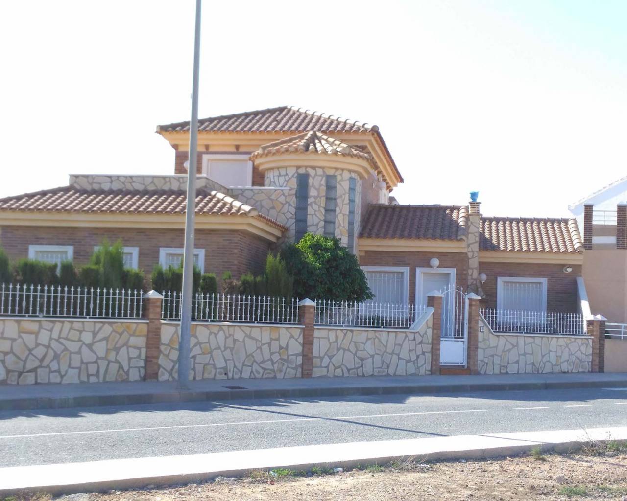 Resale - Semi detached villa - Avileses - City centre