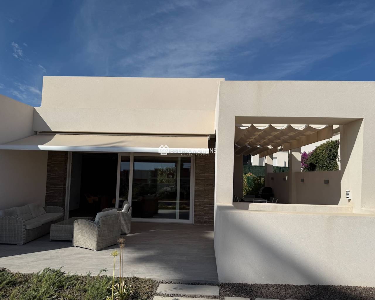 Resale - Villa -
Alicante - La Finca Golf