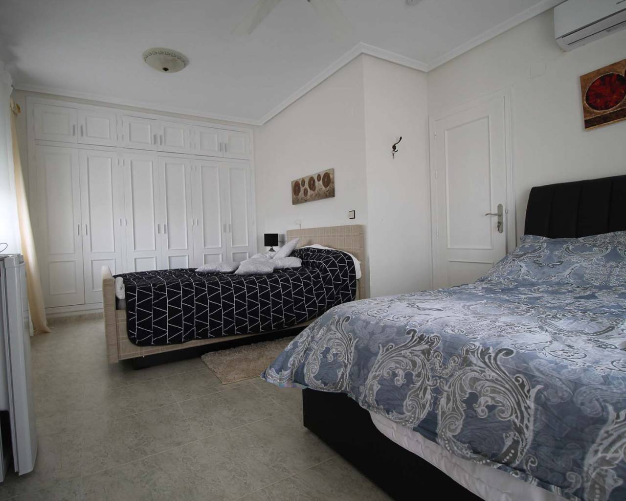 Reventa - Chalet independiente -
San Miguel de Salinas