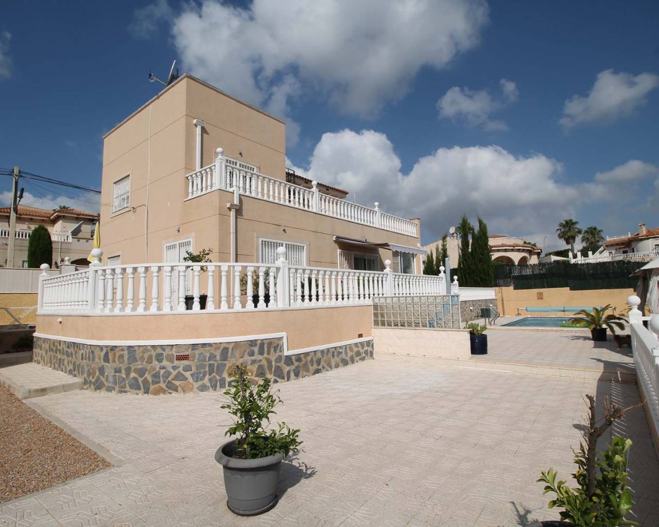 Reventa - Chalet independiente -
San Miguel de Salinas