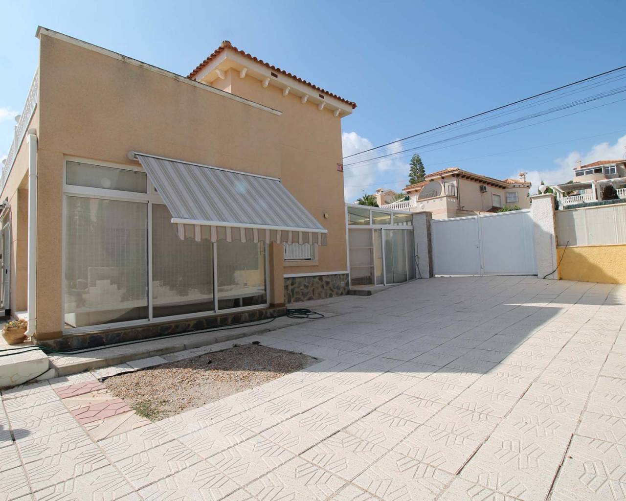 Reventa - Chalet independiente -
San Miguel de Salinas