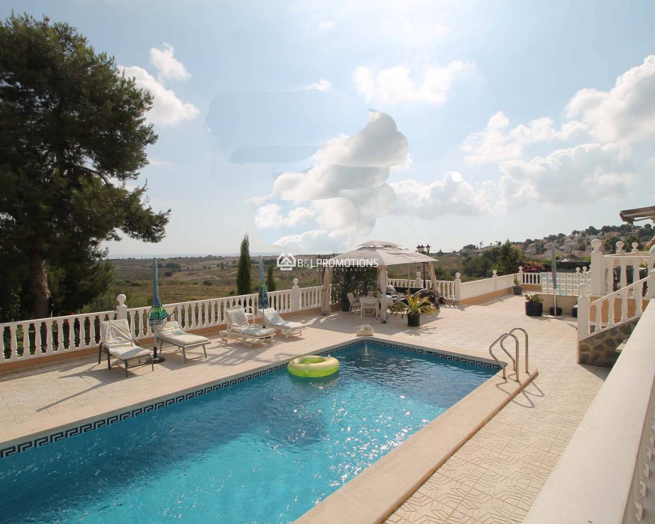 Reventa - Chalet independiente -
San Miguel de Salinas