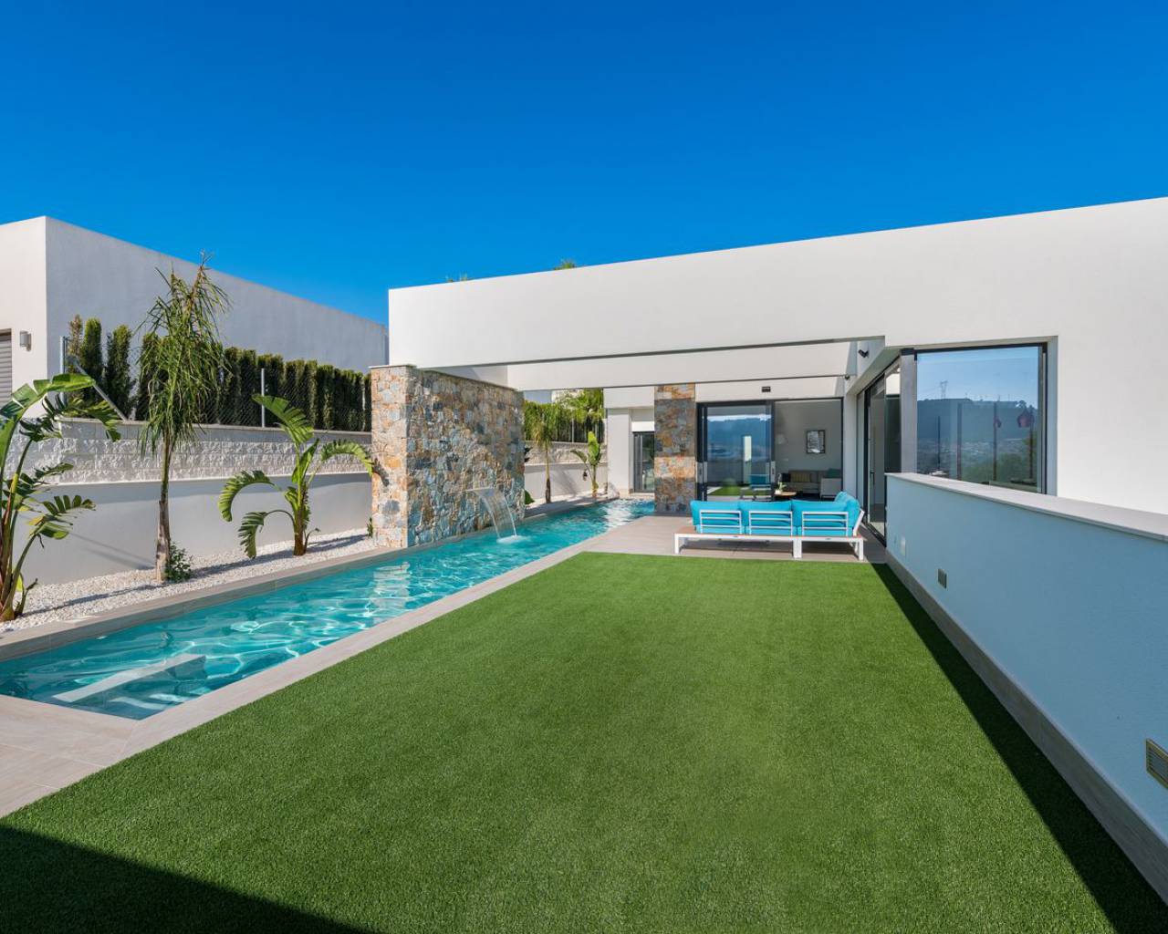 Villa de obra nueva con piscina en venta Alicante