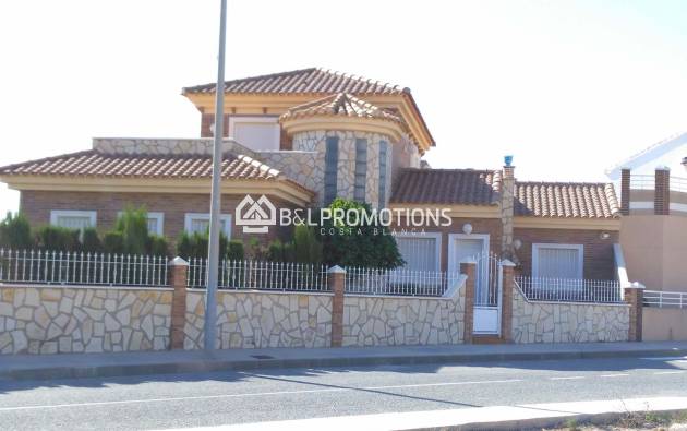 Villa jumeleé - Revente - Avileses -
                Centre ville