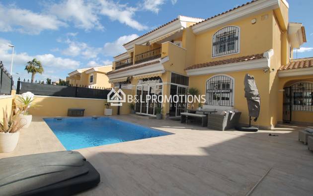 Villa jumeleé - Revente - Orihuela Costa -
                Los Dolses