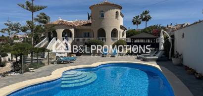 Vrijstaande villa - Herverkoop -
            Alicante - R559