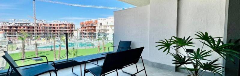 ​Votre oasis méditerranéenne vous attend dans ce Appartement à vendre à El Raso, au cœur de Guardamar