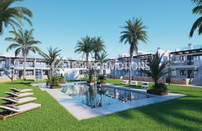 Vive entre el centro y el mar: ático de obra nueva en venta en Pilar de la Horadada con gran terraza y piscina