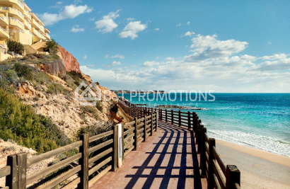 Invertir en Orihuela Costa: playas con Bandera Azul 2026 y propiedades cerca del Mediterráneo
