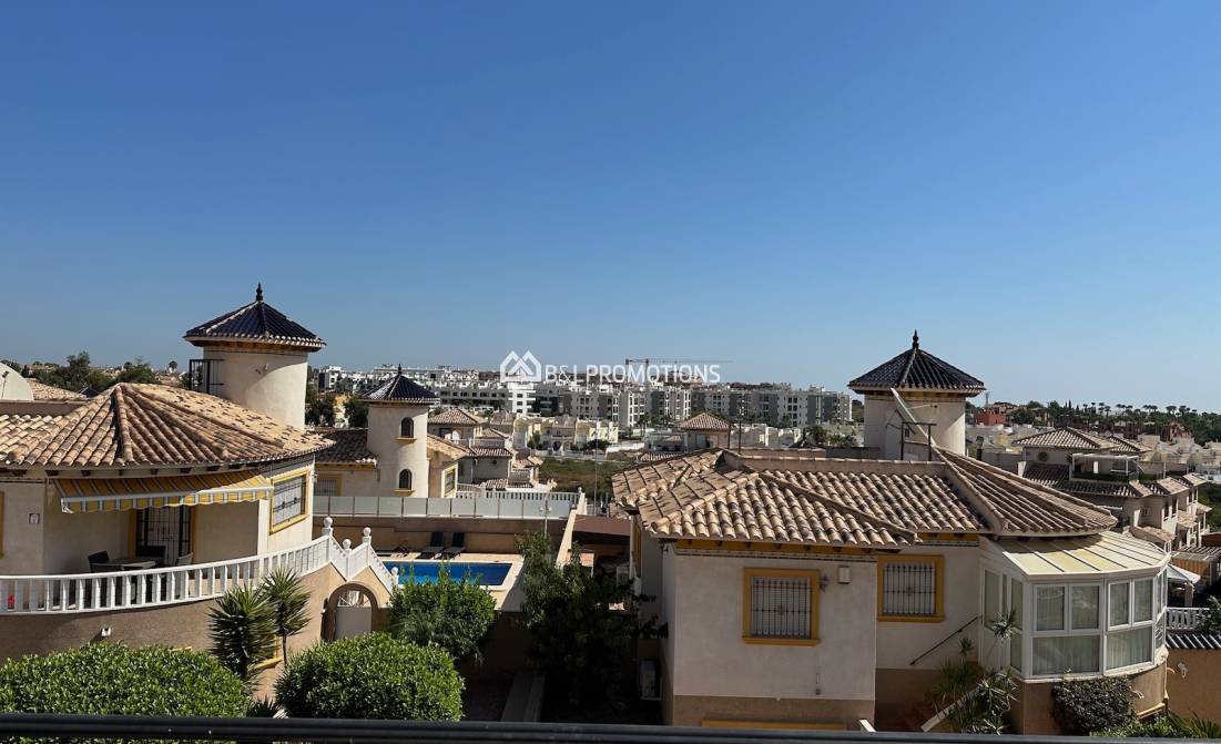 Location long terme - Maison jumeleé / Duplex -
Orihuela Costa - Villamartin