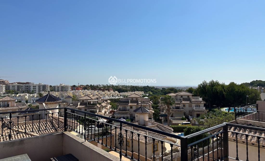 Location long terme - Maison jumeleé / Duplex -
Orihuela Costa - Villamartin