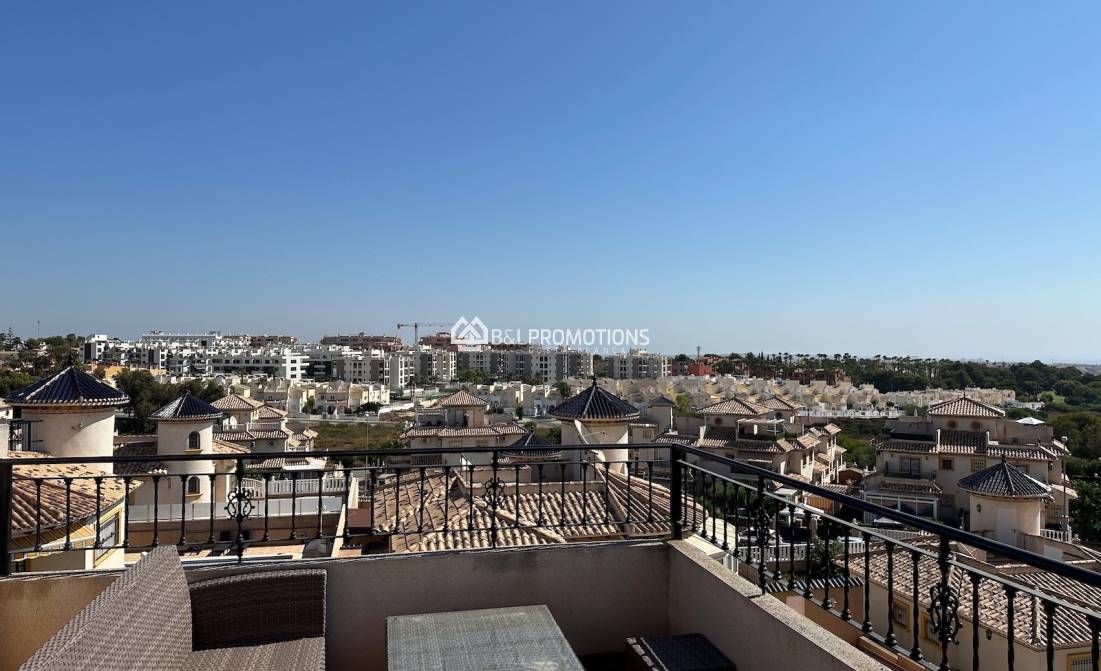 Location long terme - Maison jumeleé / Duplex -
Orihuela Costa - Villamartin