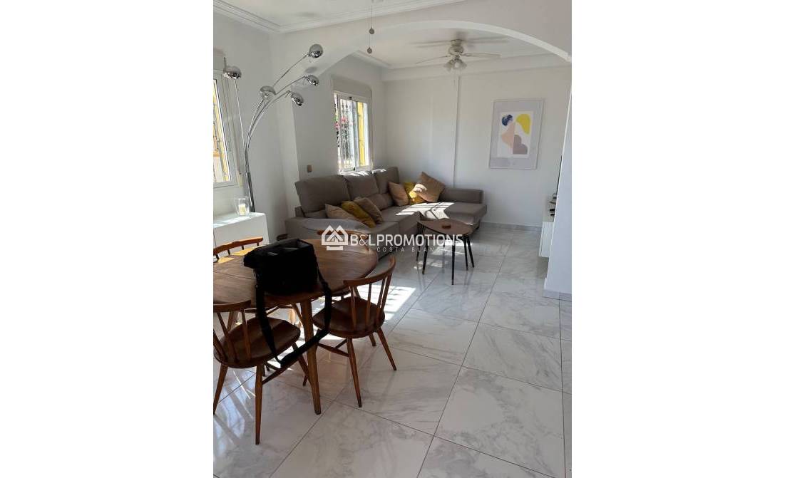 Location long terme - Maison jumeleé / Duplex -
Orihuela Costa - Villamartin