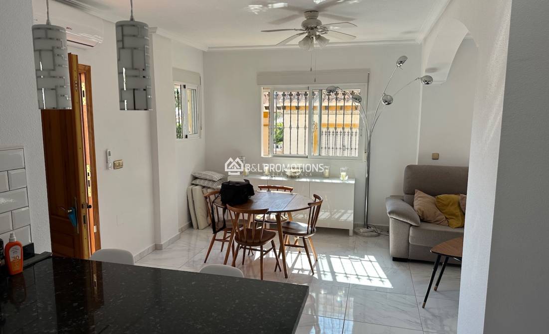 Location long terme - Maison jumeleé / Duplex -
Orihuela Costa - Villamartin