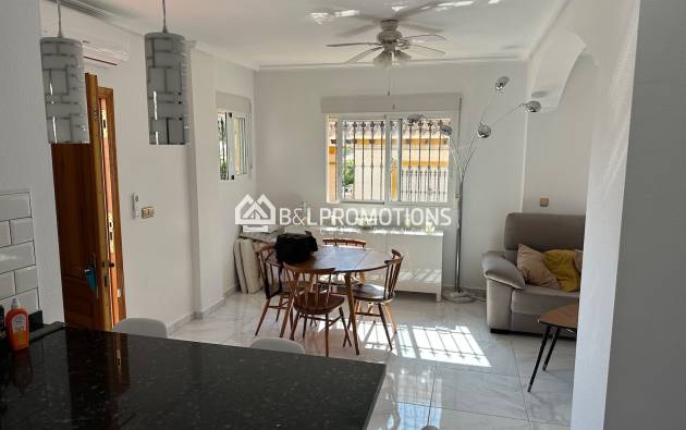 Location long terme - Maison jumeleé / Duplex -
Orihuela Costa - Villamartin