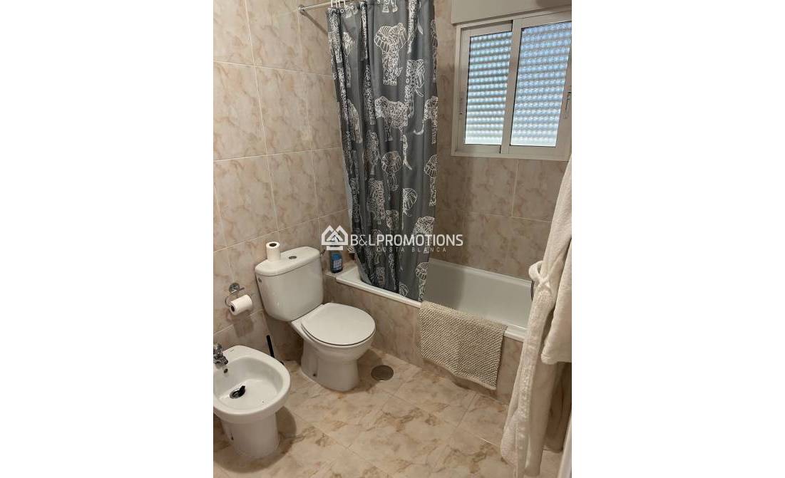 Location long terme - Maison jumeleé / Duplex -
Orihuela Costa - Villamartin