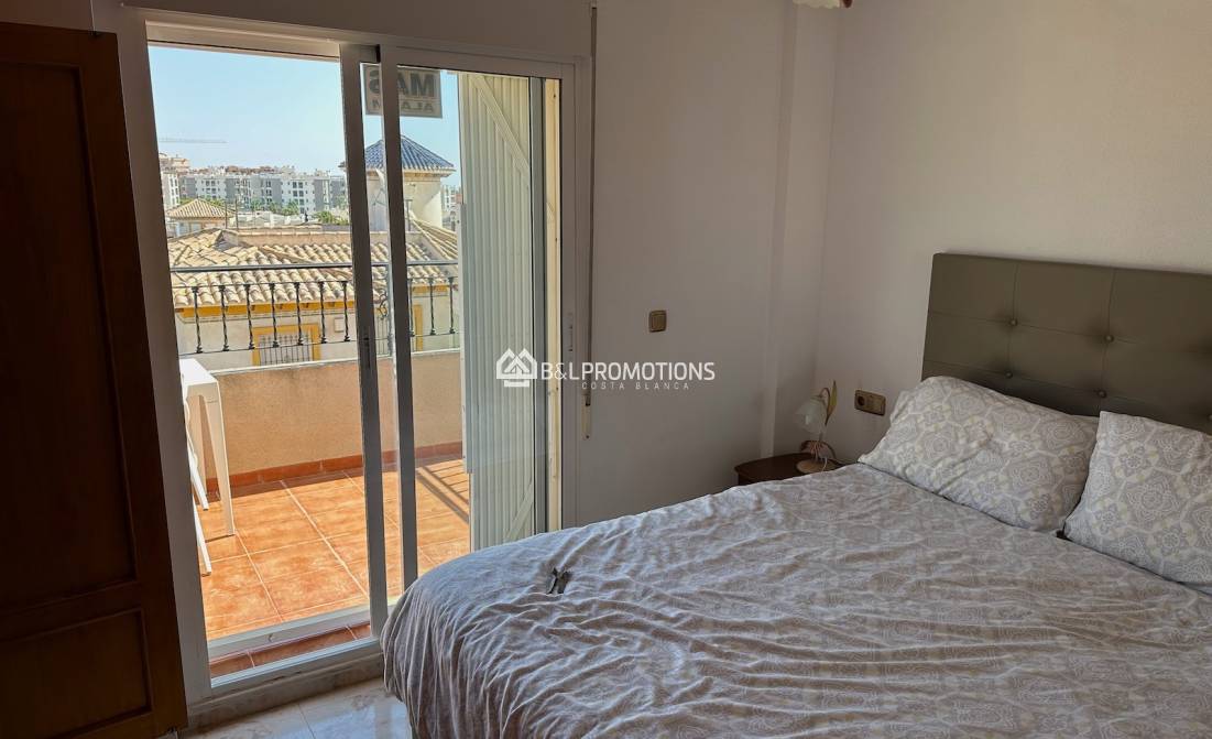 Location long terme - Maison jumeleé / Duplex -
Orihuela Costa - Villamartin