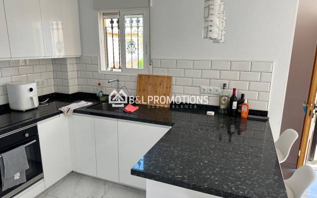 Location long terme - Maison jumeleé / Duplex -
Orihuela Costa - Villamartin