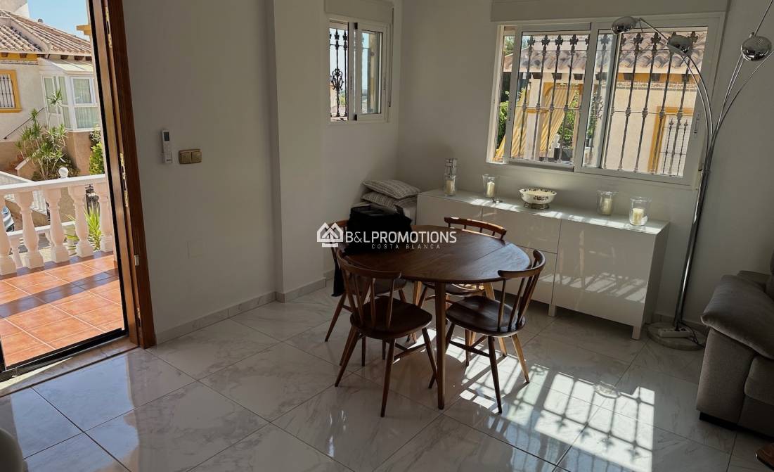 Location long terme - Maison jumeleé / Duplex -
Orihuela Costa - Villamartin