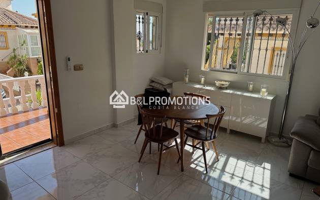 Location long terme - Maison jumeleé / Duplex -
Orihuela Costa - Villamartin