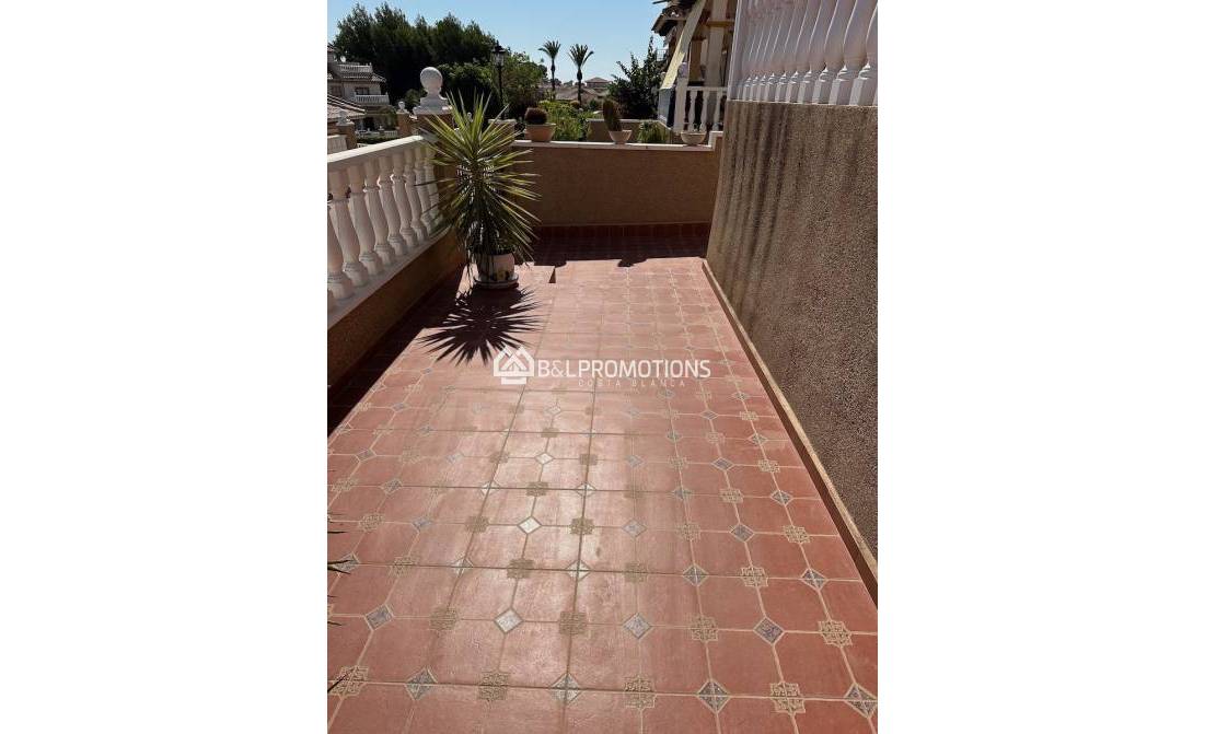 Location long terme - Maison jumeleé / Duplex -
Orihuela Costa - Villamartin