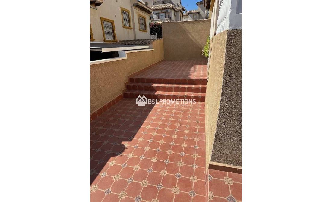 Location long terme - Maison jumeleé / Duplex -
Orihuela Costa - Villamartin