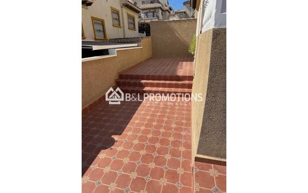 Location long terme - Maison jumeleé / Duplex -
Orihuela Costa - Villamartin