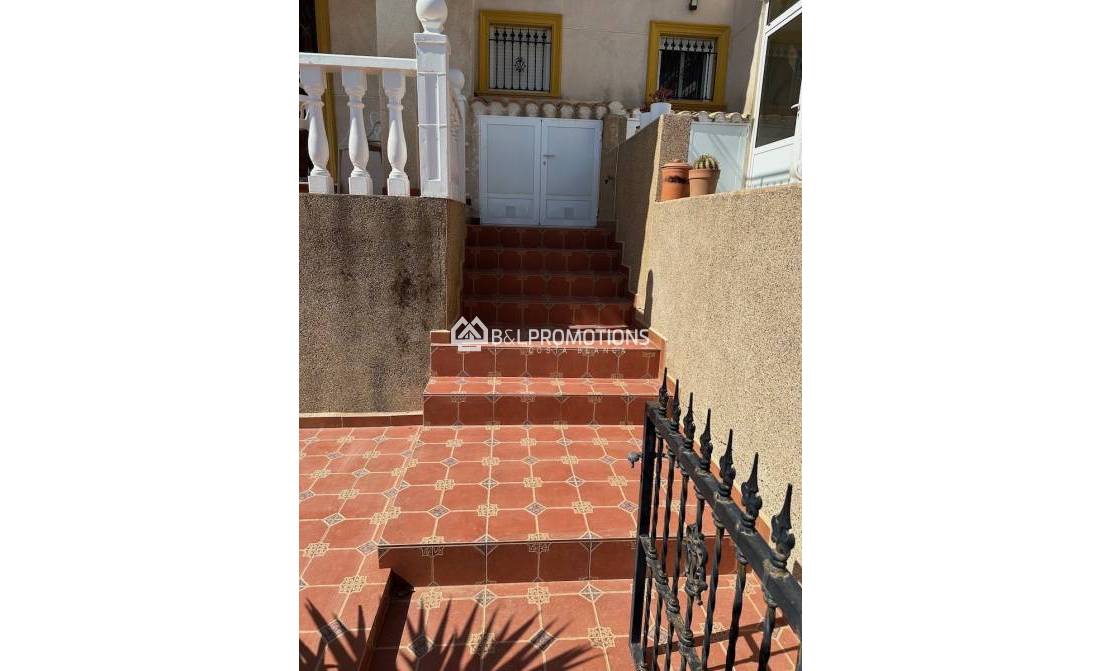 Location long terme - Maison jumeleé / Duplex -
Orihuela Costa - Villamartin