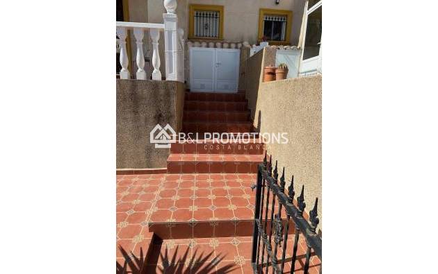 Location long terme - Maison jumeleé / Duplex -
Orihuela Costa - Villamartin