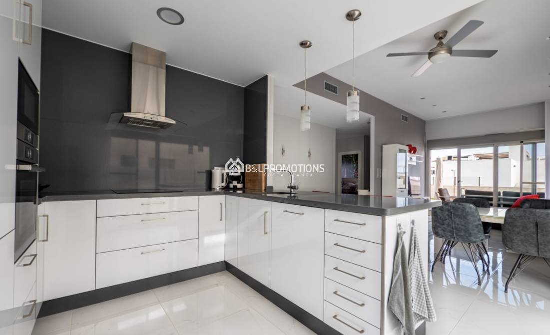 Reventa - Chalet independiente -
Orihuela Costa - Villamartin