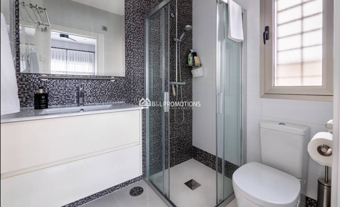 Reventa - Chalet independiente -
Orihuela Costa - Villamartin